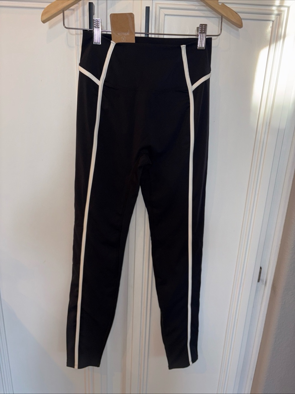 NWT Berlook  leggings black  White Stripes  size M Inseam 26” Stretchy Soft